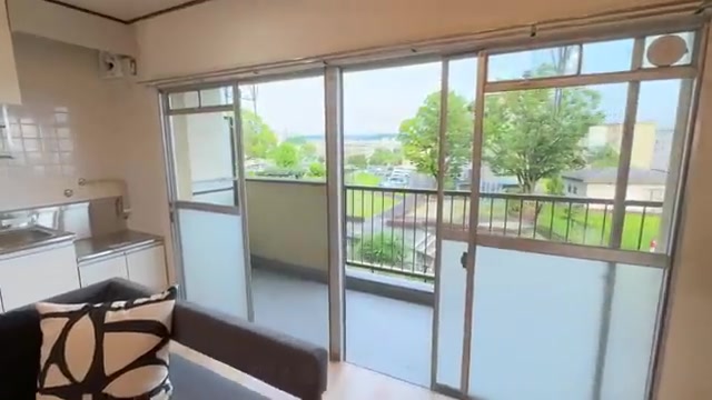 2LDK/団地で二人暮らしのバルコニー（室内・外観の様子）