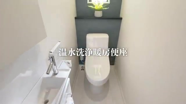 31坪の家×パントリー×L字バルコニーの1Fトイレ（室内・外観の様子）