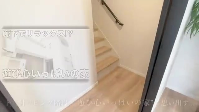 31坪の家×パントリー×L字バルコニーの階段→廊下（室内・外観の様子）