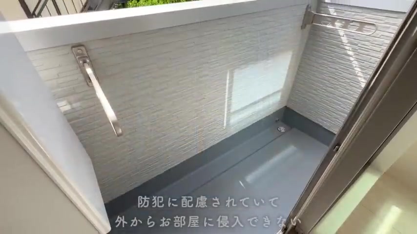 さいたま市北区の1LDKの1階で目隠しされた防犯対応のバルコニー(室内・外観の様子)