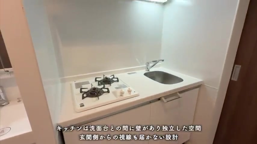 3面マグネット対応と手元ライト付きキッチンの様子
