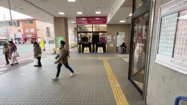 RJR南福岡の駅内商業施設・24時間スーパー（室内・外観の様子）