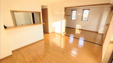 【かわいい小窓で日当たり良き角部屋】賃貸アパート