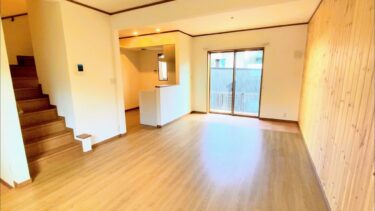 おもちゃのように可愛い北欧風2LDK賃貸テラスハウス〜テコラッタタイルと真っ赤なポスト〜