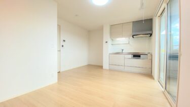 【スリット窓がおしゃれ/一人暮らしもOK】賃貸アパート