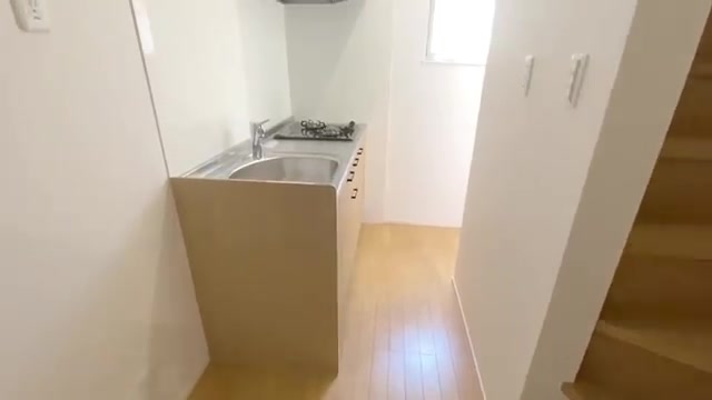 賃貸物件の内見動画のキッチン（室内・外観の様子）