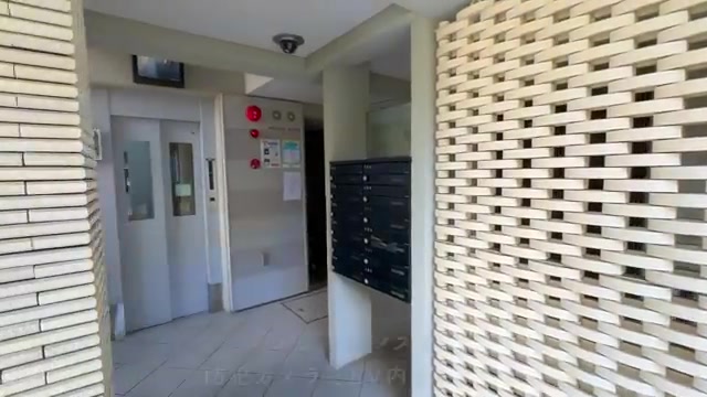 アーバンラフレ星ヶ丘のエントランス(室内・外観の様子)