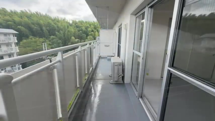 洛西竹の里のバルコニー(室内・外観の様子)