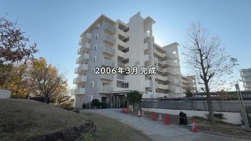 アルビス緑丘のエントランス(室内・外観の様子)