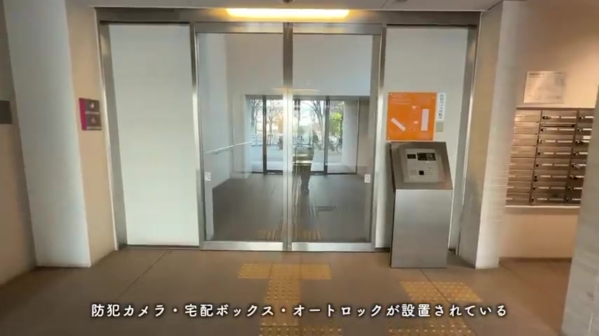 ハートアイランド新田四番街のエントランス（室内・外観の様子）