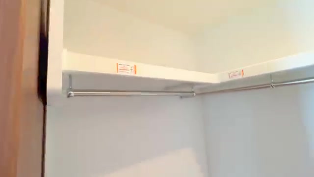 賃貸マンション内見のウォークインクローゼット（室内・外観の様子）