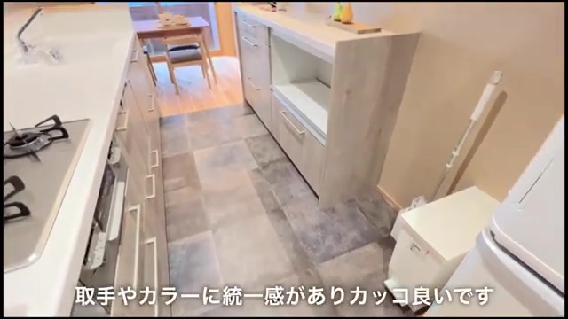 天然素材×リノベーションの独立キッチン（室内・外観の様子）