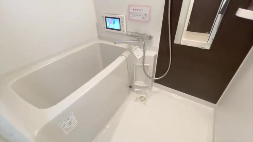 賃貸アパートの内見の風呂（室内・外観の様子）