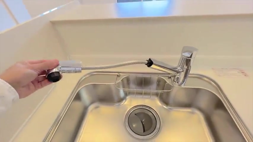 賃貸アパートの内見のキッチン（室内・外観の様子）