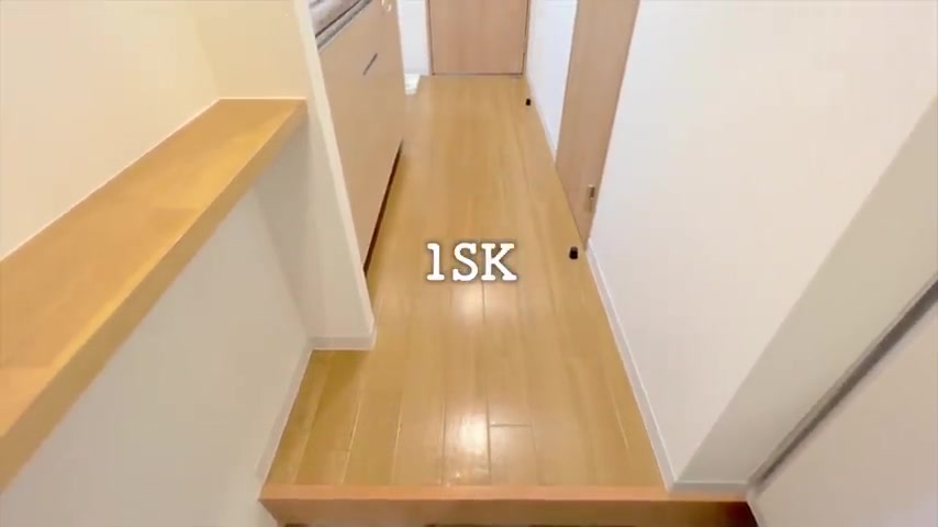 賃貸マンションの内見の玄関（室内・外観の様子）