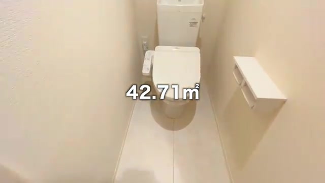 賃貸アパートの内見のトイレ（室内・外観の様子）