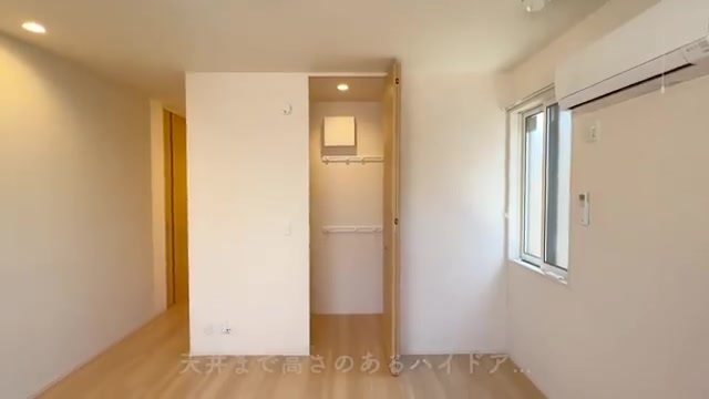 賃貸アパートの内見のウォークインクローゼット（室内・外観の様子）