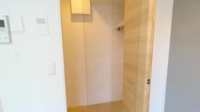 賃貸アパート内見のウォークインクローゼット（室内・外観の様子）