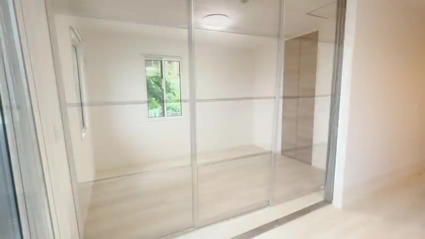 賃貸アパート内見の洋室（室内・外観の様子）