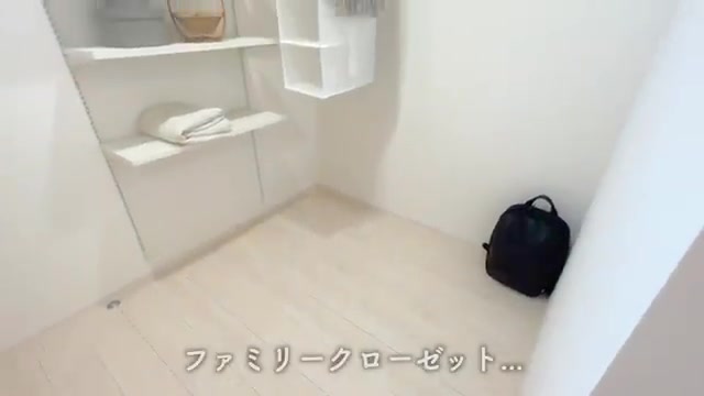 白で統一×巨大カップボード×カントリーテイストな家のファミリークローゼット（室内・外観の様子）