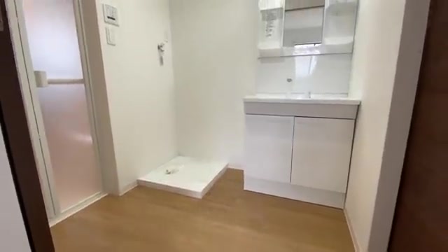 自然に完全勝利する設備の洗面所（室内・外観の様子）