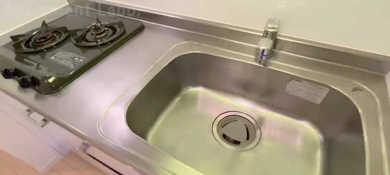 Tiny house in japan：apartmentの内見動画 2:14の場面