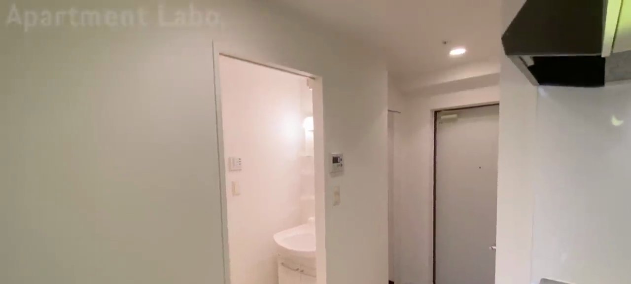 Tiny house in japan：apartmentの内見動画 4:22の場面