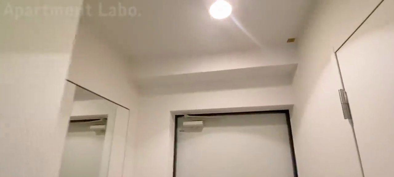 Tiny house in japan：apartmentの内見動画 0:38の場面