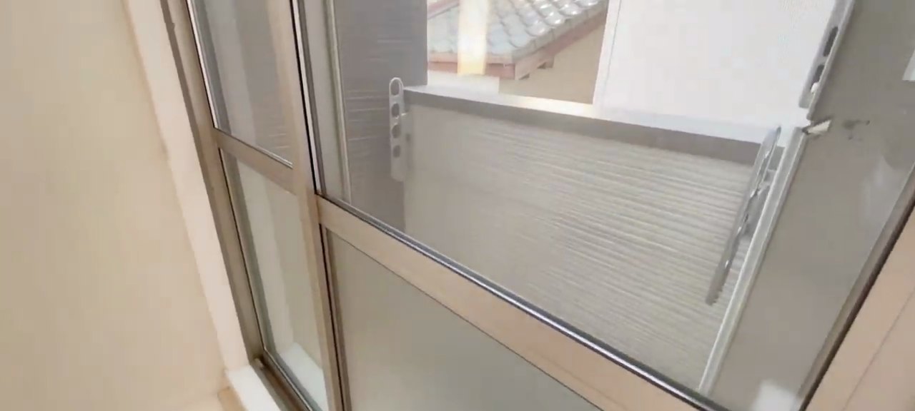 変わった間取りの1LDKの内見動画 0:30の場面