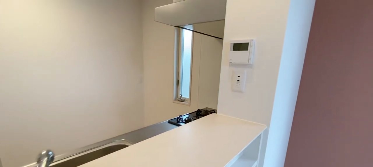 角部屋で明るく日当たり良きの内見動画 3:34の場面