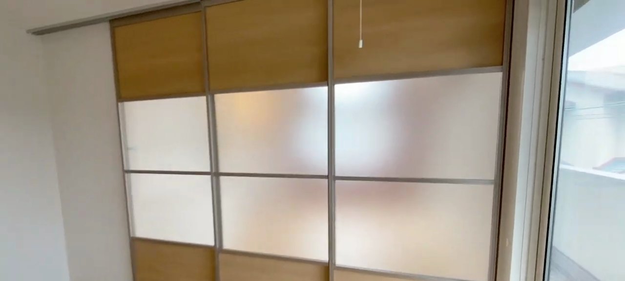 角部屋で明るく日当たり良きの内見動画 7:50の場面