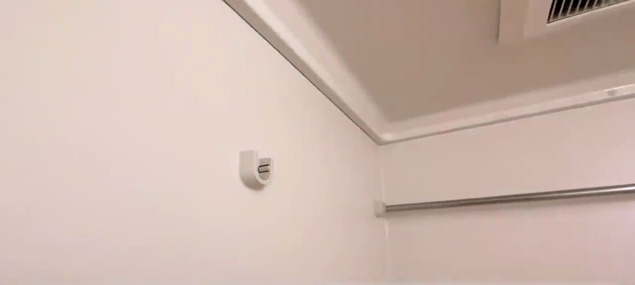 50インチテレビやセミダブルOKな1Kの内見動画 1:58の場面