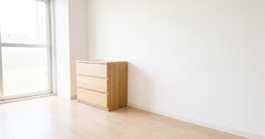 北向きの部屋の家具裏の結露｜壁にぴったり付けた家具の裏がカビる前に、すき間をつくる道具を宅建士・現役大家が選ぶ