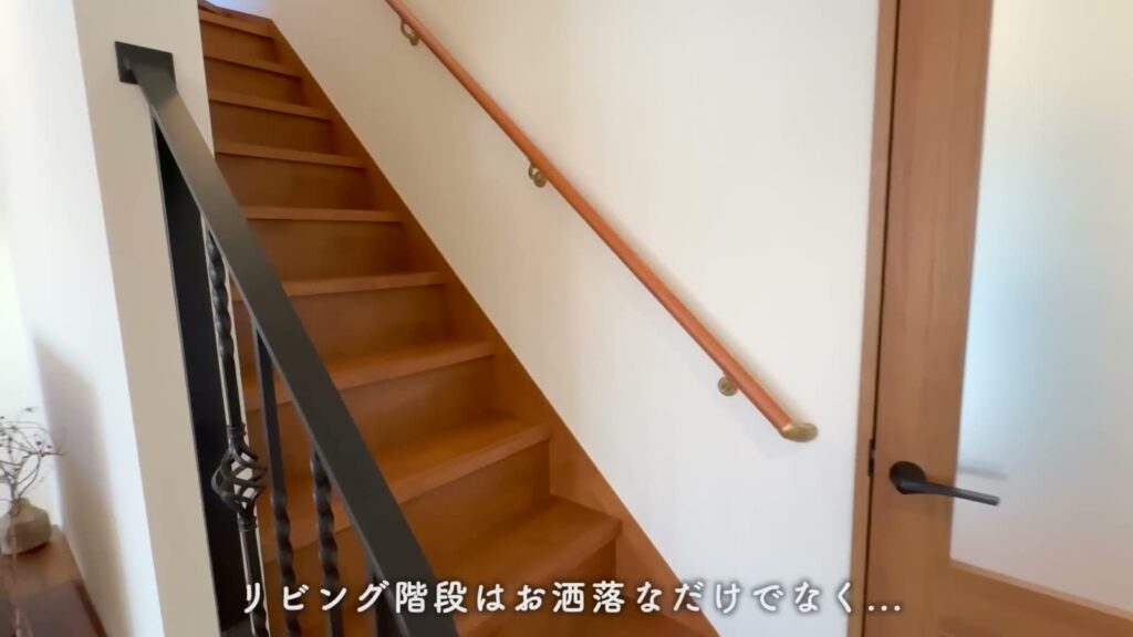 交野・私部西16号地 3LDK+SC+FC+WICのリビング階段