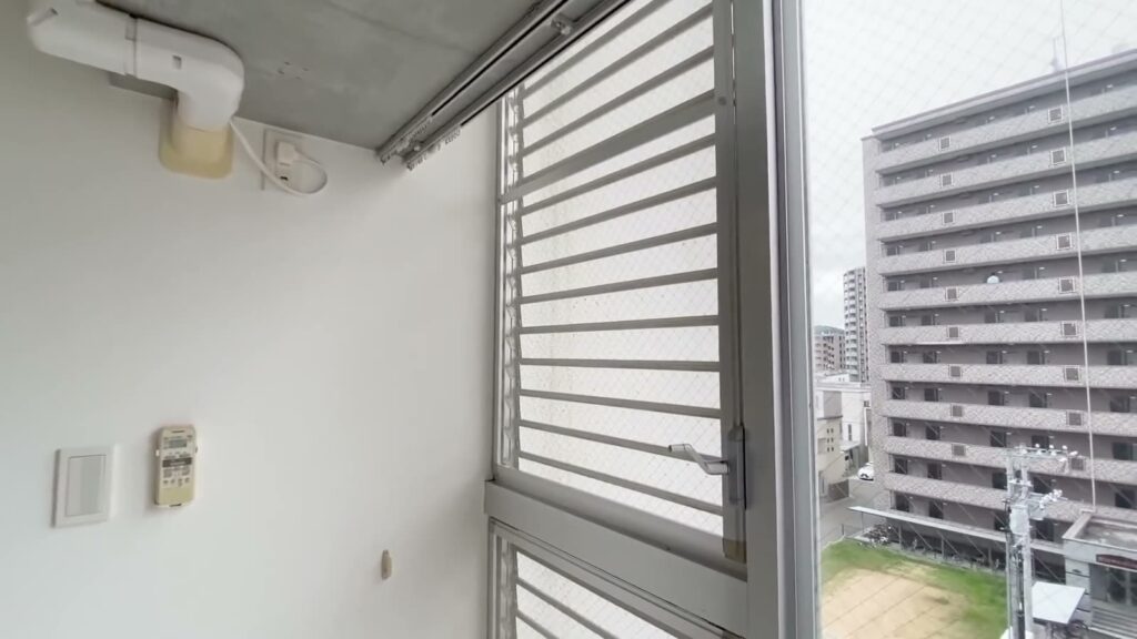 広島市南区段原の1LDK 1LDKのルーバー窓