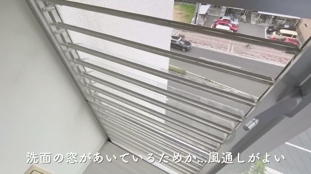 広島市南区段原の1LDK 1LDKの通りに面した窓