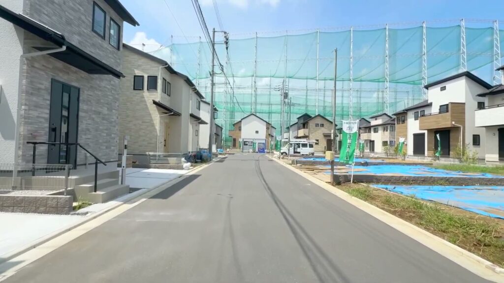 兼六パークタウン花小金井42号棟 3LDKの分譲地の道路