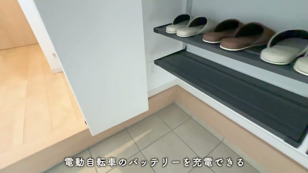 兼六パークタウン花小金井42号棟 3LDKの棚と電源