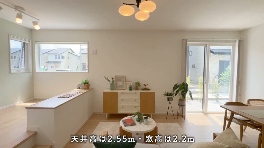 兼六パークタウン花小金井42号棟 3LDKの天井と窓