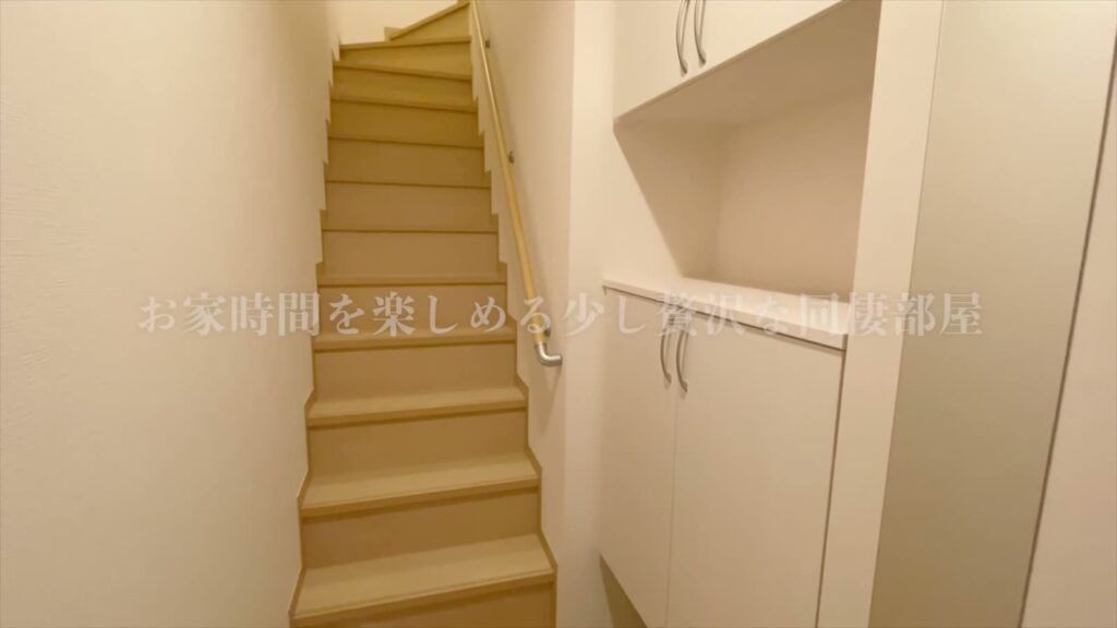 2LDKの階段と収納