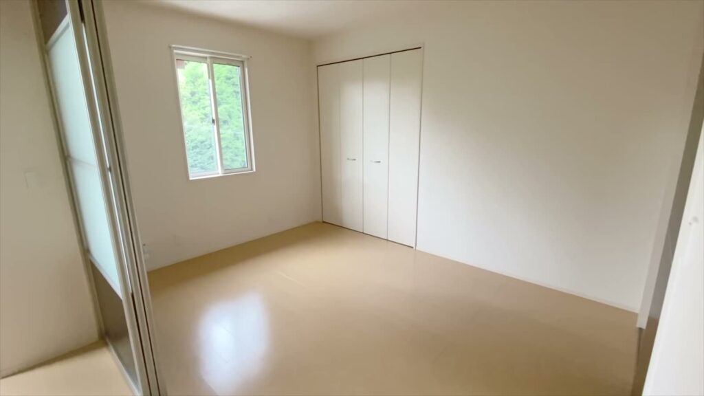 2LDKの洋室の窓