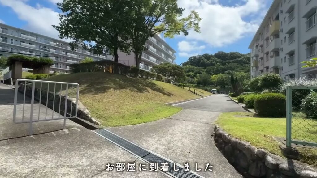 ひよどり台 2DKの団地内の通路