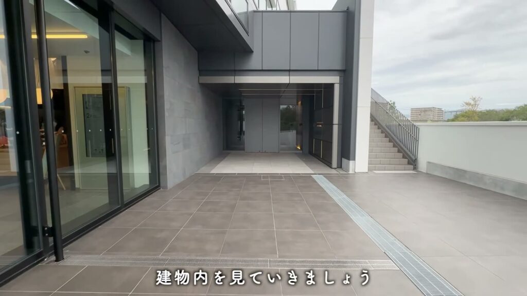 THE TOWER HIRAKATA 1LDKのマンションの入口