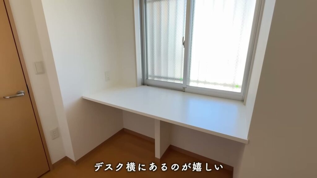コンフォール鶴瀬 1LDK＋αの窓際の棚
