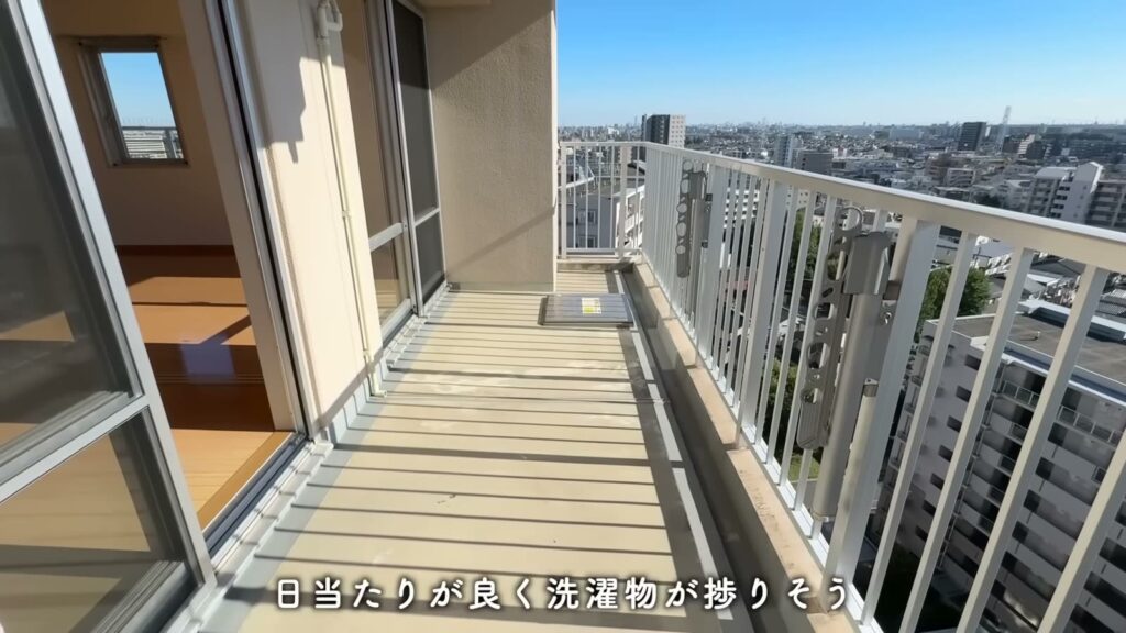 コンフォール鶴瀬 1LDK＋αのバルコニー