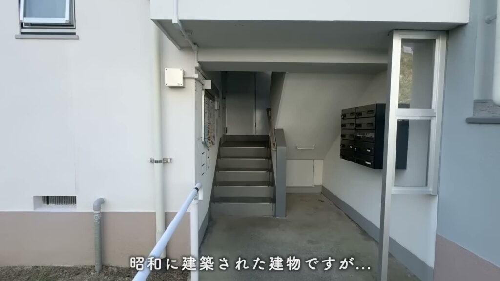 香里団地-香里E地区 2DKの階段室の入口