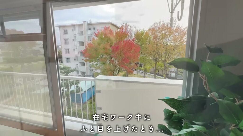 香里団地-香里E地区 2DKの窓からの紅葉