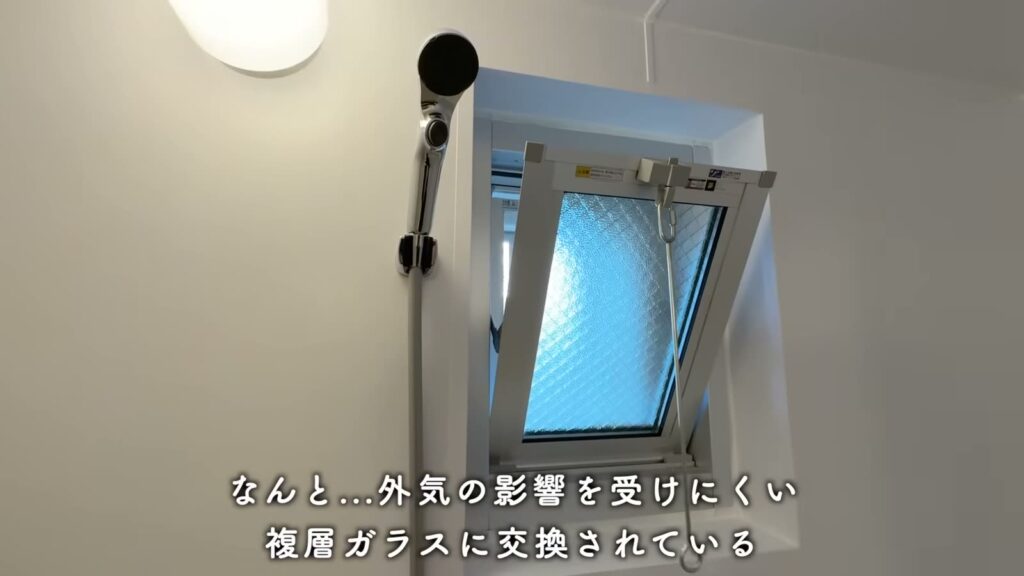 金町第二 2LDKの浴室の小窓