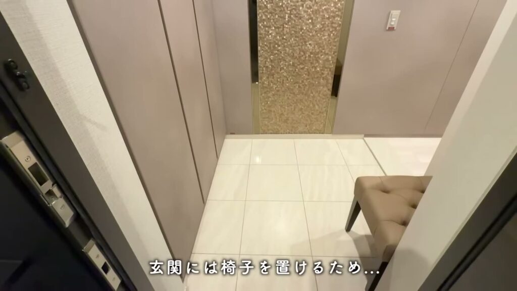 マストスクエア千種神田町 3LDKの玄関の椅子