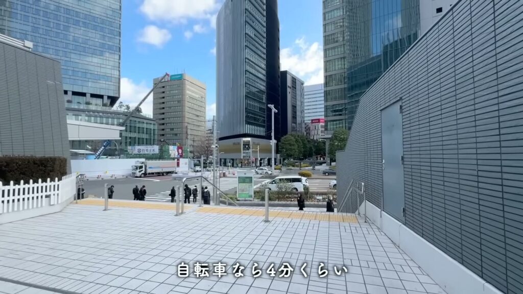アクアタウン納屋橋 2LDKの名古屋駅方面の歩道
